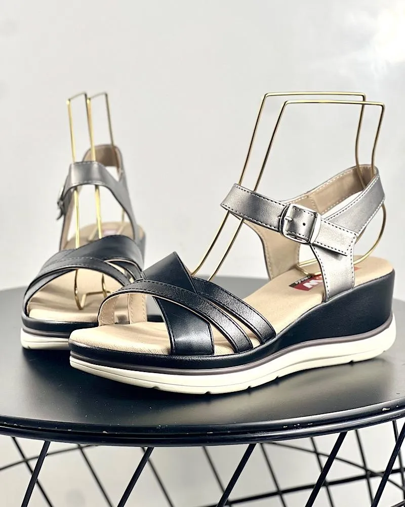 SANDALIAS PLATAFORMA CON BROCHE