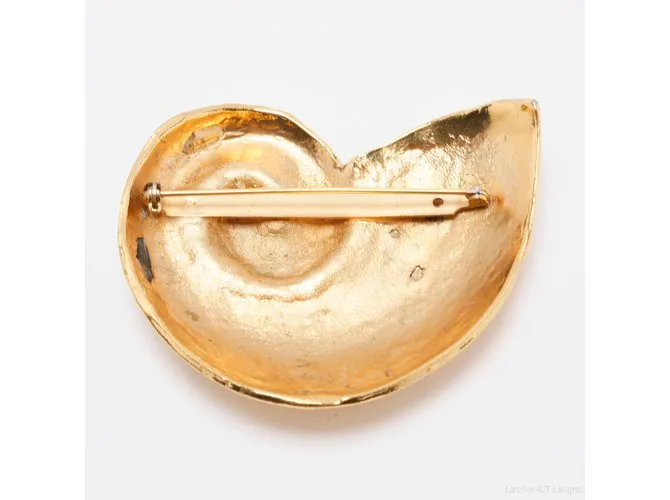 Yves Saint Laurent Alfileres y broches Dorado 
