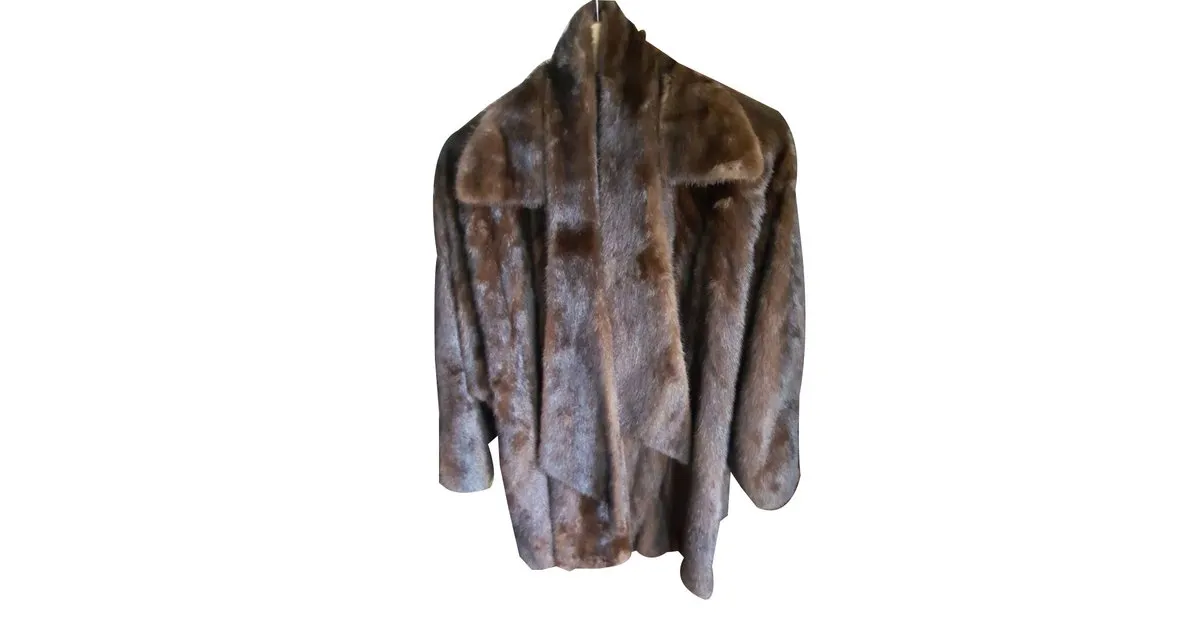 Yves Saint Laurent Capa Castaño 