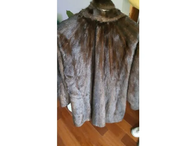 Yves Saint Laurent Capa Castaño 