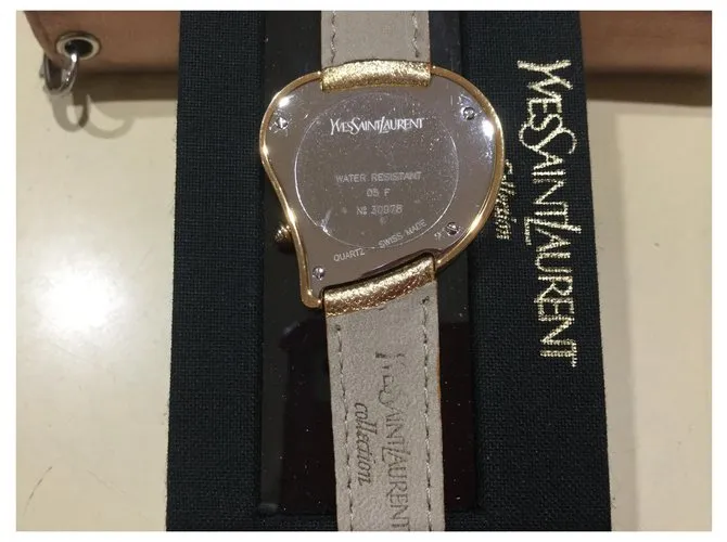 Yves Saint Laurent Cara de corazon Metálico 