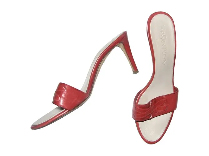 Yves Saint Laurent Mulas Roja 