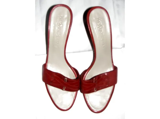 Yves Saint Laurent Mulas Roja 
